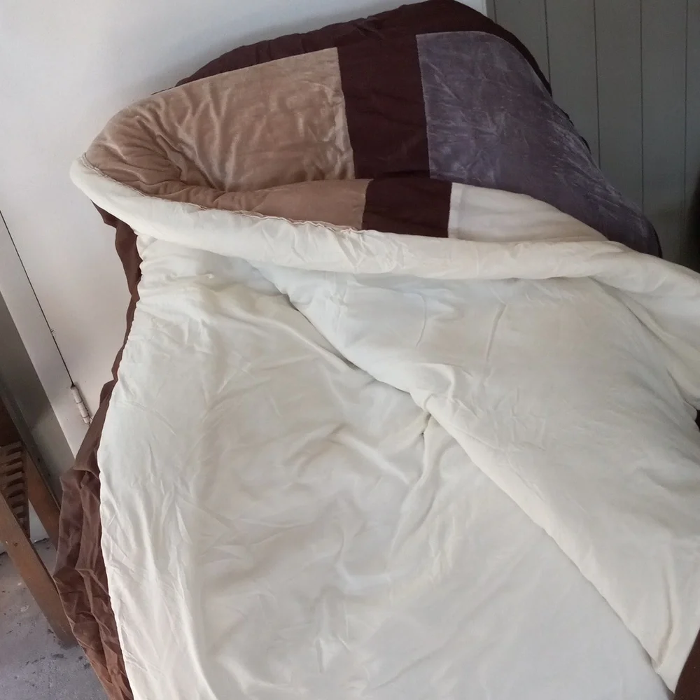 Queen Velvet Comforter Set in Neutral Tones